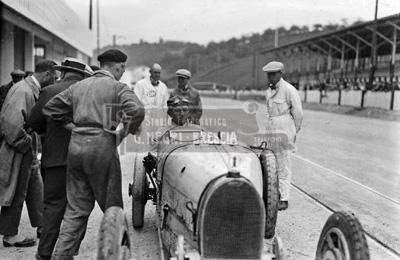 26 Gran Premio d'Europa auto Bugatti di Minoia ai box