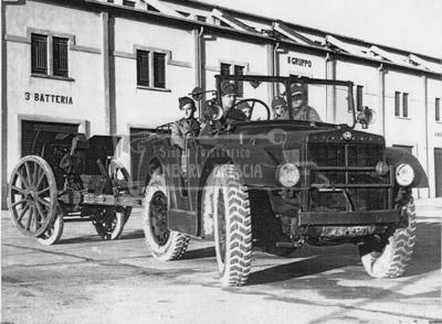 Camion militare Spa TL 37 con militari